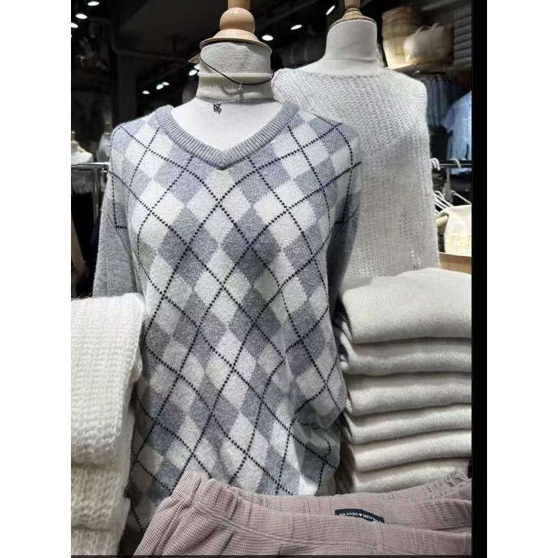 Brandy bm浅灰学院风菱格纹V领毛衣女灰色宽松套头针织衫复古