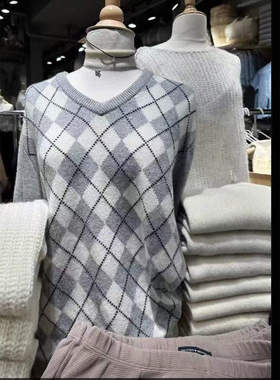 Brandy bm浅灰学院风菱格纹V领毛衣女灰色宽松套头针织衫复古