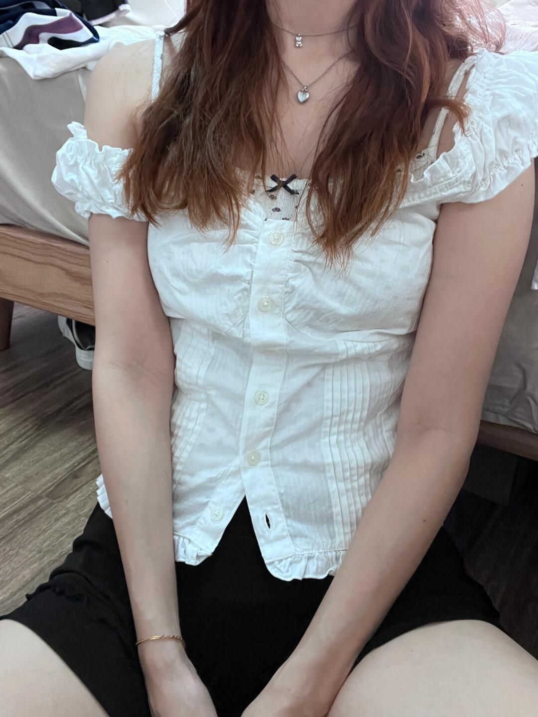 Brandy girl bm女装荷叶边V领短袖衬衫女修身开衫纯棉上衣T恤女