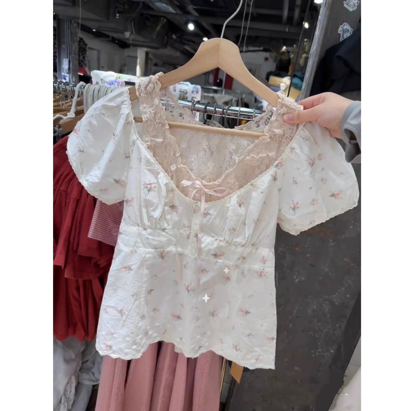 BM白色法式方领锁骨泡泡袖韩系碎花洋气短款短袖小衫上衣女夏