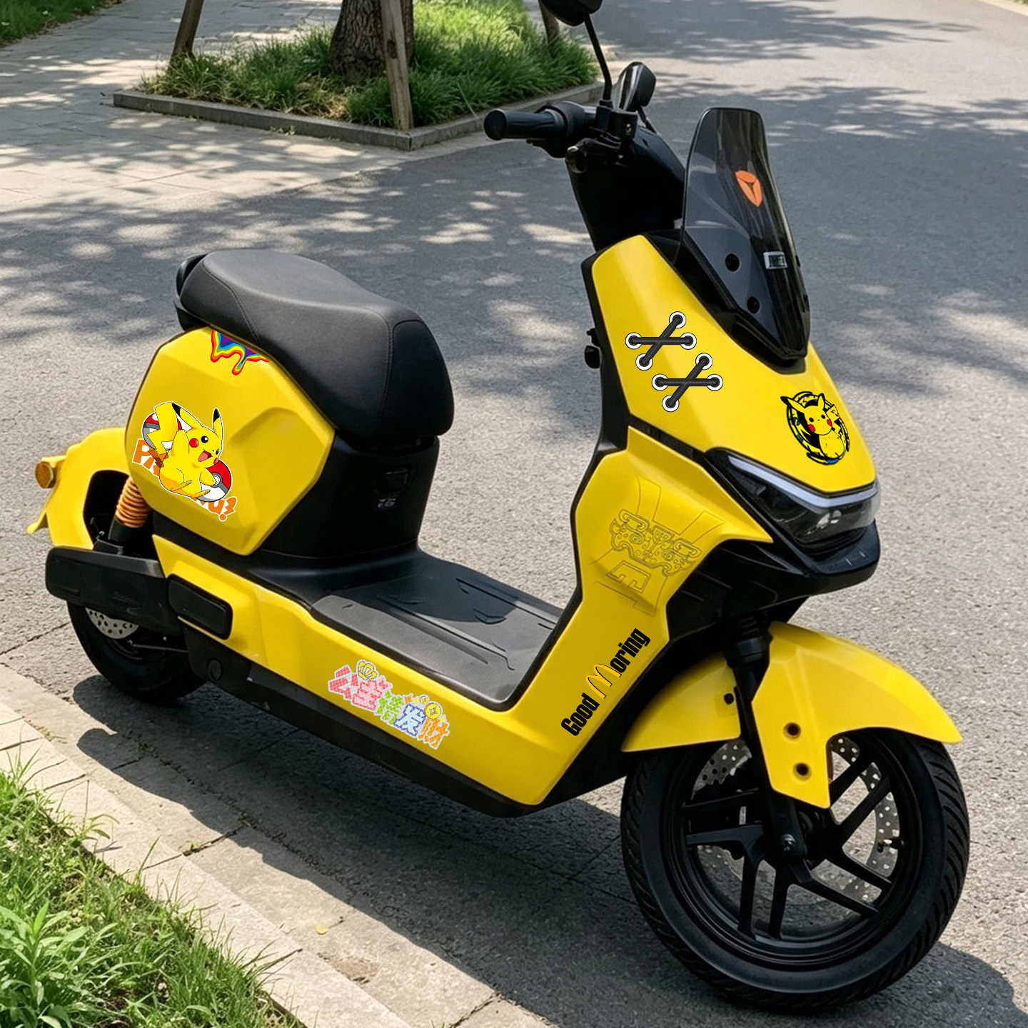 皮卡丘适用雅迪白鲨二代和成天下电动车遮挡广告文字划痕贴改装