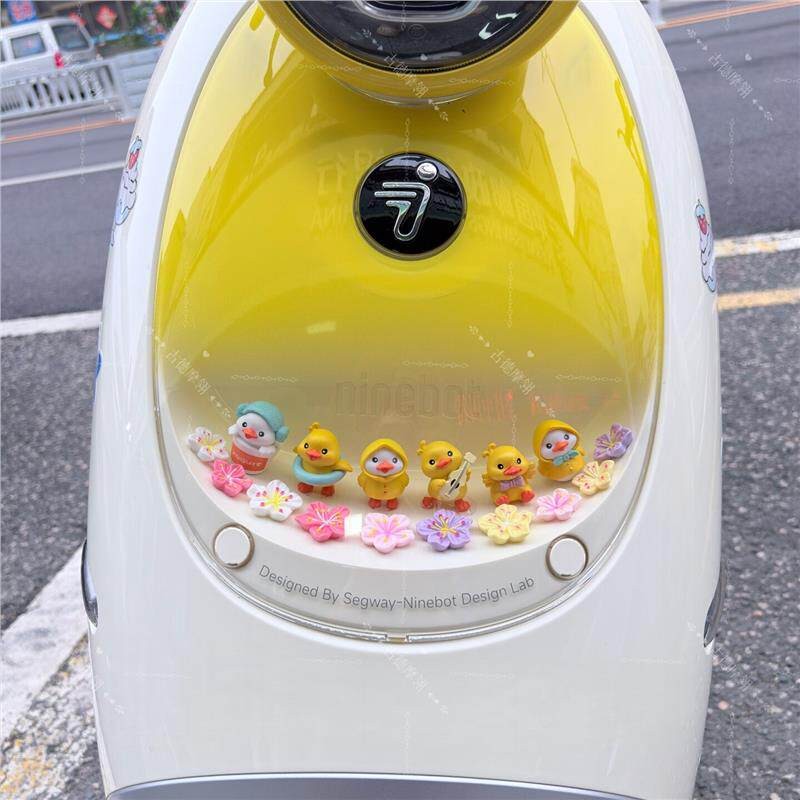 适用爱玛lumi电动车橱窗装饰品图片