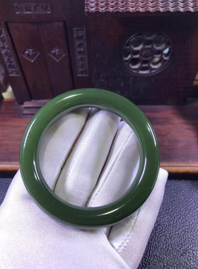 和田玉析木绿河磨玉椴树林54口圆条手镯58克结构均匀东北透闪石玉