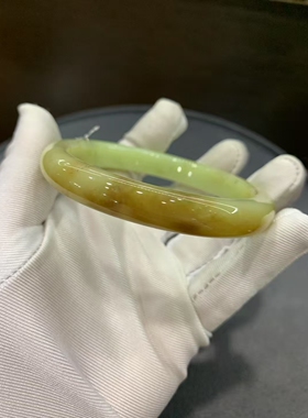 黄白老玉手镯61.5口径独特细腻重45克自家工厂制作一手货源可定制