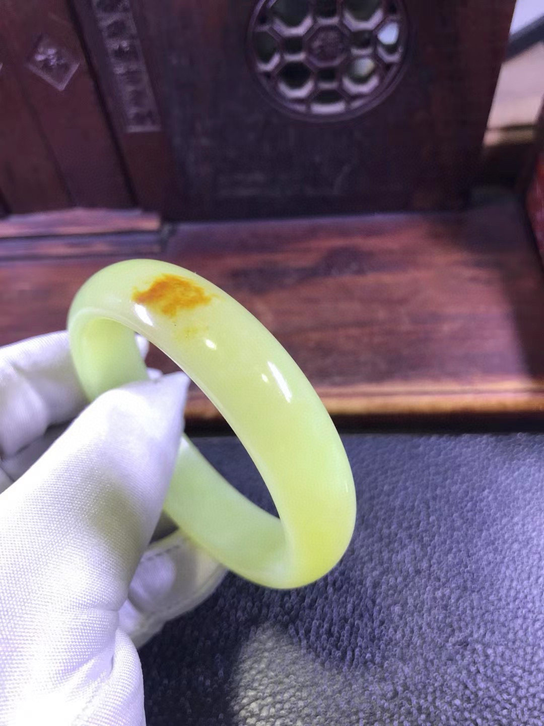 纯天然和田玉析木椴树林黄白老玉河磨玉55口手镯51克女士玉镯镯子