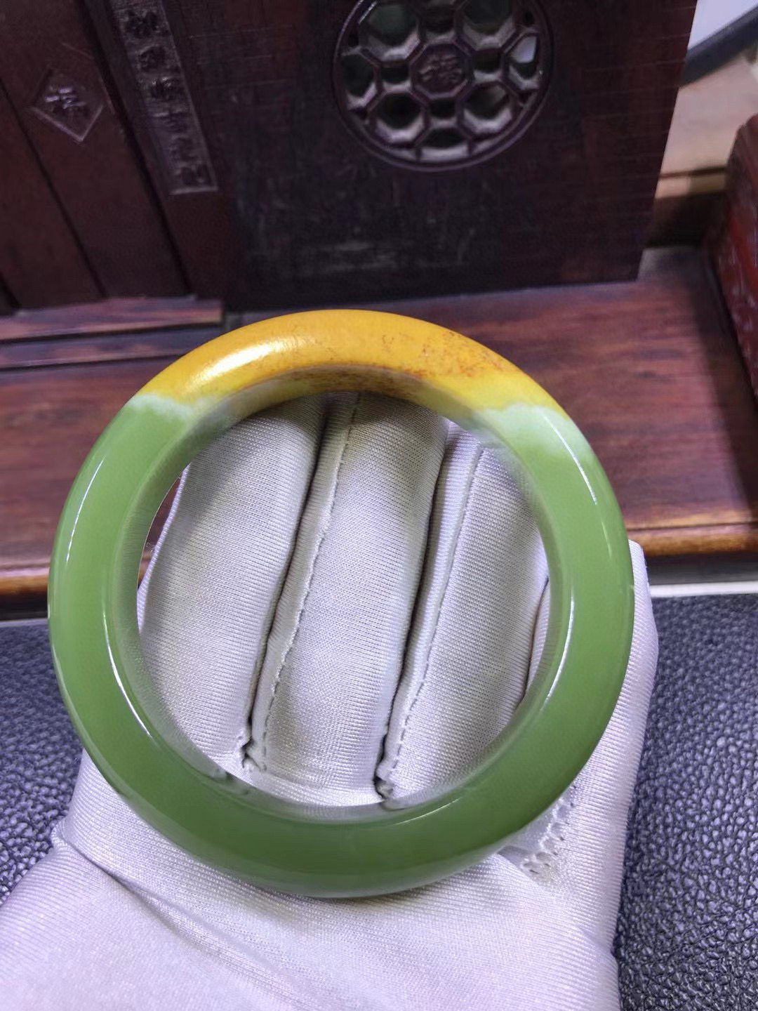 纯天然东北籽料透闪石玉手镯析木绿河磨玉皮浆玉三色手镯59口82克