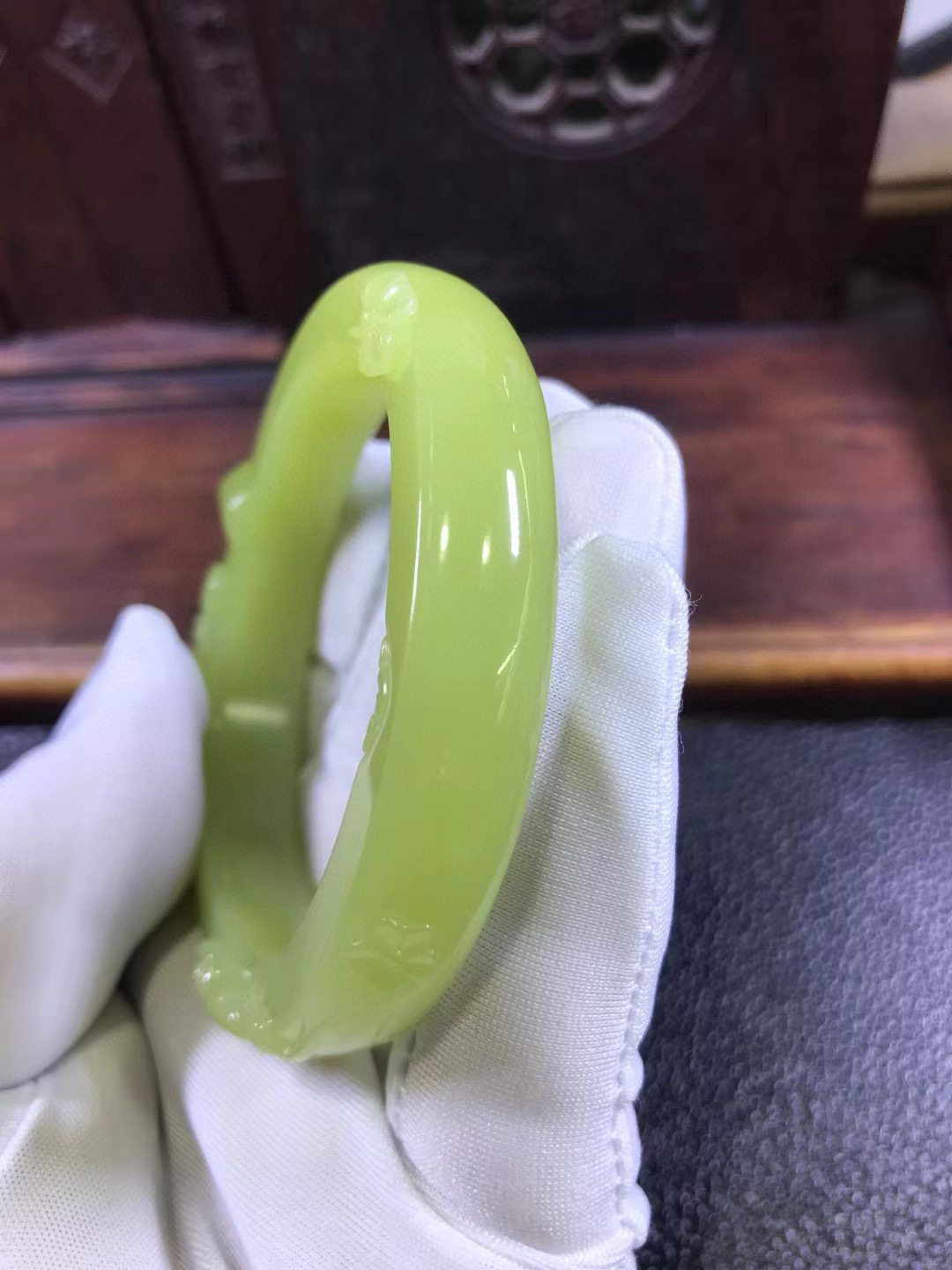 椴树林黄绿肉河磨玉KT猫手镯54.7口径50克玉质细腻结构均匀喜欢来