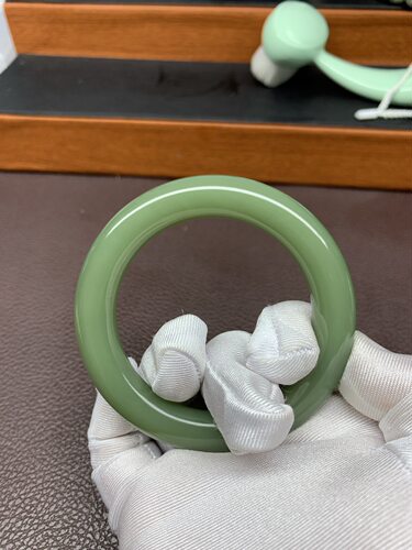 天然和田玉东北籽料女士玉镯析木河磨玉正圈手镯60克厂家直销正品