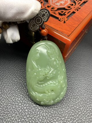 天然和田玉东北籽料厂家直销定制定做析木河磨玉雕刻龙手把件82克