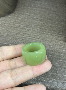 和田玉析木河磨玉锻树林料扳指戒指结构均匀玉质细腻送朋友礼物