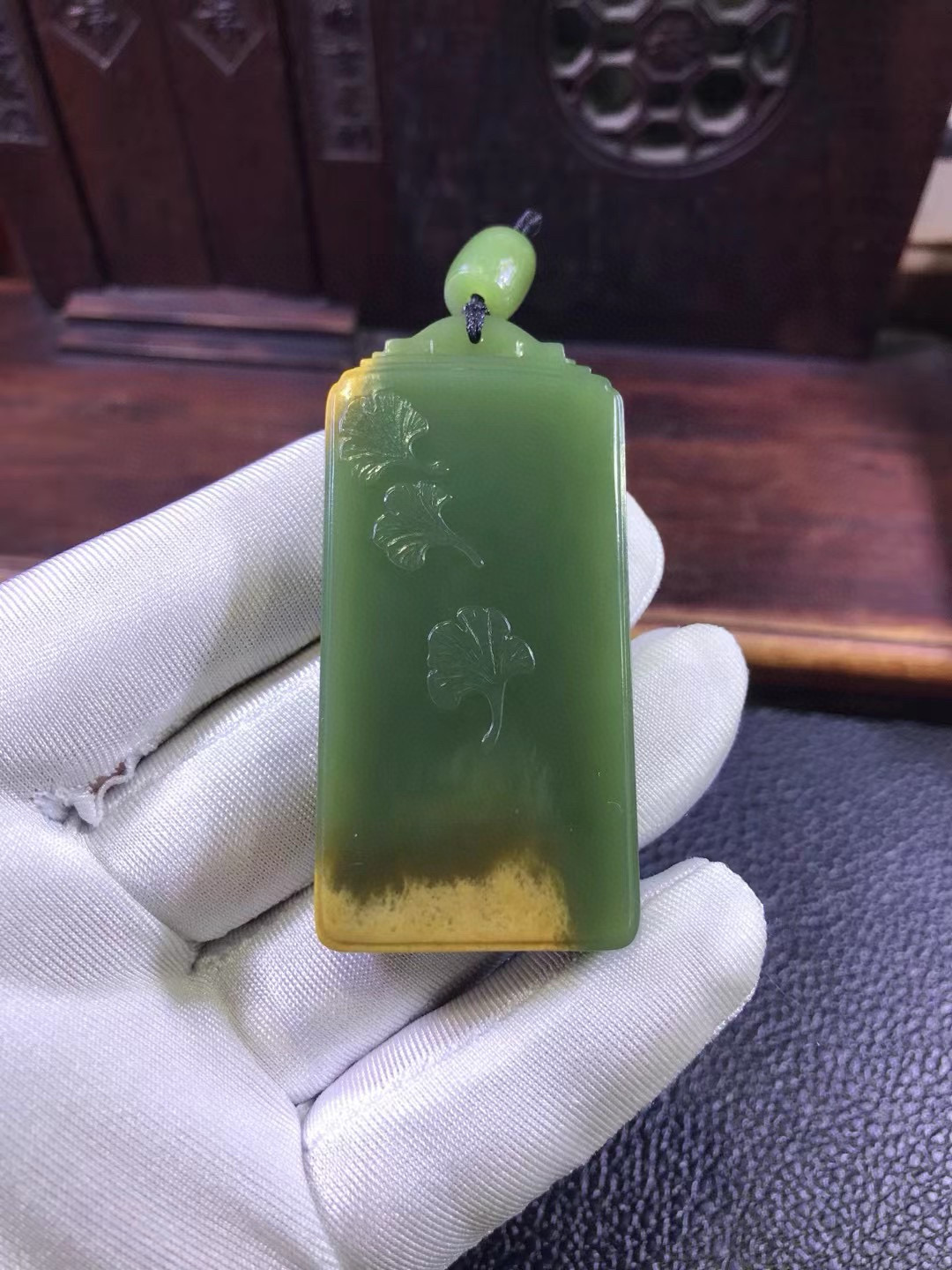 纯天然和田玉东北籽料析木绿河磨玉银杏叶平安无事牌吊坠挂坠50克