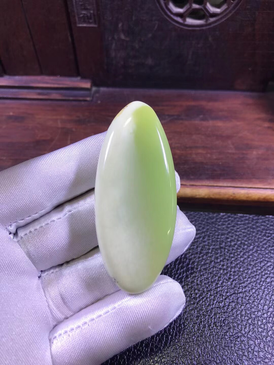 椴树林黄绿河磨玉原石手把石一半玉一半白浆玉质温润通透重53克