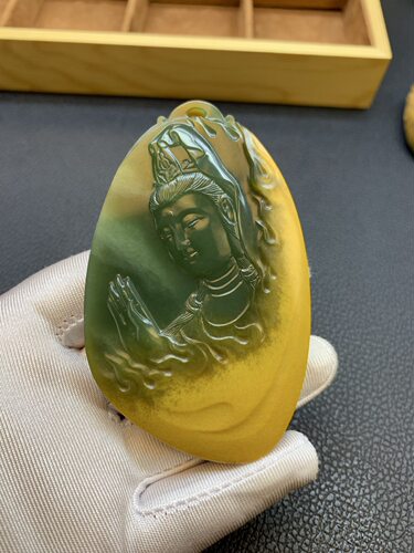天然和田玉东北籽料析木河磨玉椴树林佛祖手把件115克厂家直销