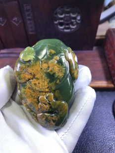 纯天然和田玉东北籽料析木绿河磨玉金蟾手把件158克厂家直销定制