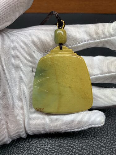 天然和田玉东北籽料河磨玉椴树林细皮料平安无事牌吊坠挂坠42克