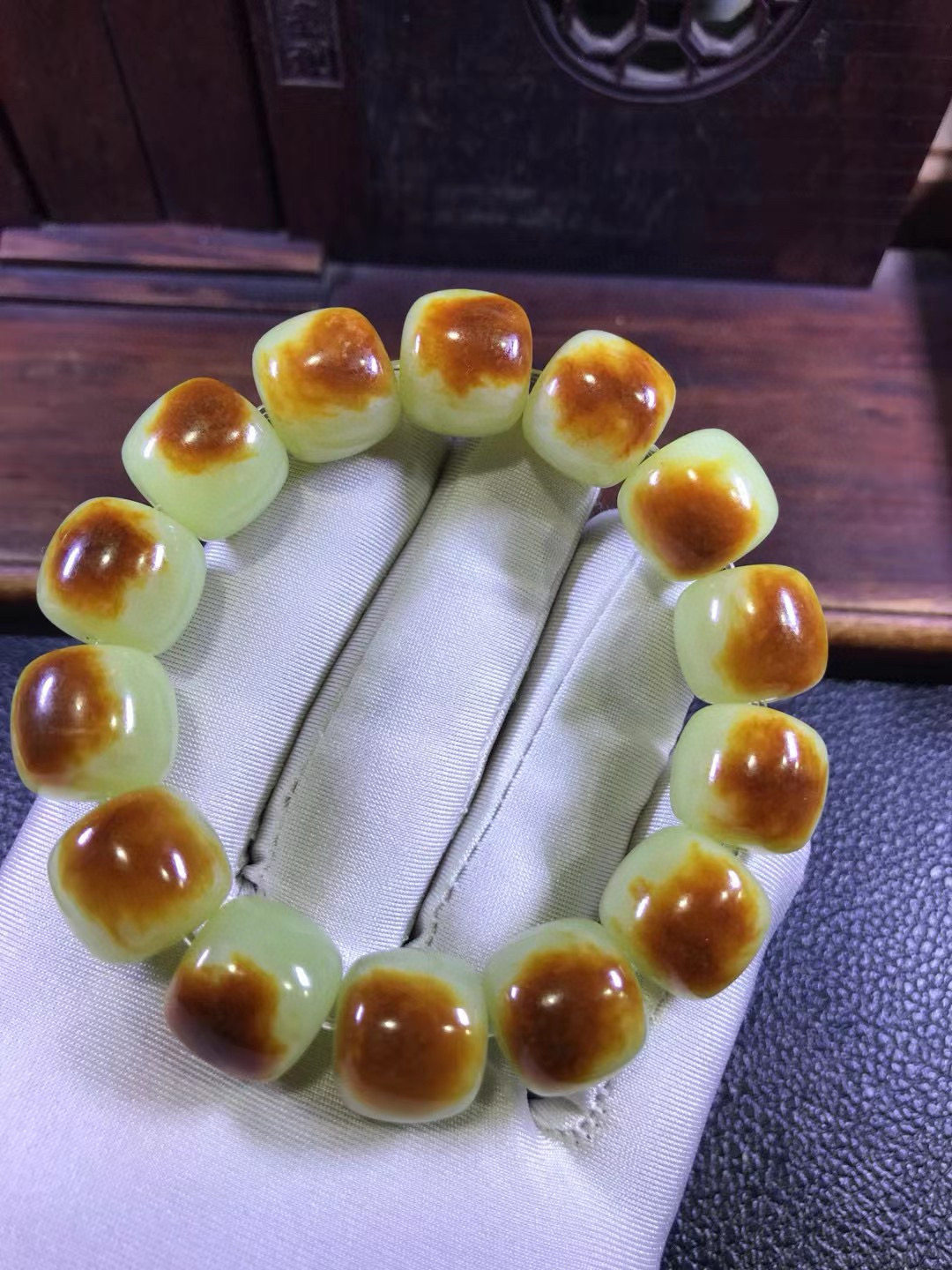 天然东北籽料岫岩玉和田玉正品黄白河磨玉粒粒带皮老形手链101克