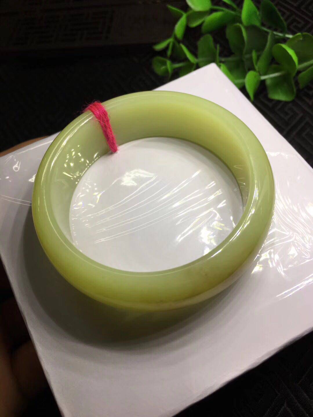 天然岫岩黄白老玉手镯女款带糖小口径透闪石玉精品厂家直销53口径