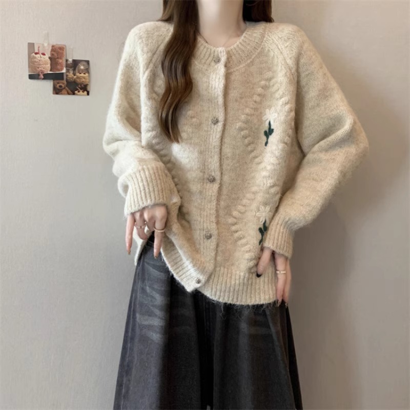 慵懒风花朵刺绣针织开衫女秋冬大码胖mm设计感宽松插肩袖毛衣外套