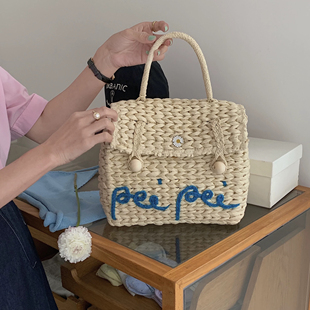 高级感木珠2024新款小众复古手提编织包小方包海边度假沙滩草编包