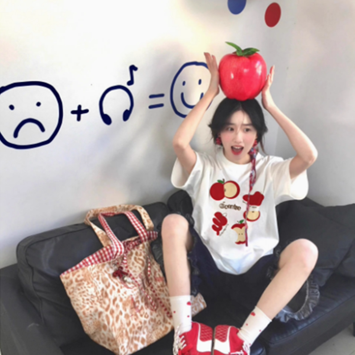红色苹果正肩纯棉白色短袖t恤女2025新款宽松夏季半袖设计感上衣