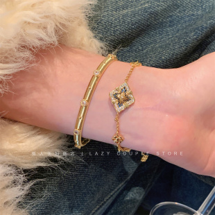 高级！法式复古拉丝手镯女小众设计感双面四叶花滴釉锆石贝壳手链