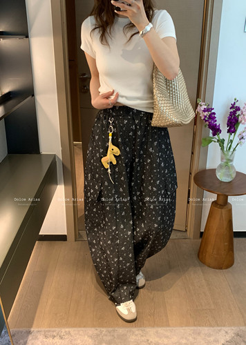 冰蓝碎花弯刀工装裤女宽松显瘦