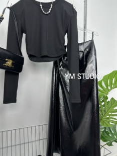 AW2023秋冬新款 百搭小众酷帅风黑色半身裙皮裙女 简约复古经典