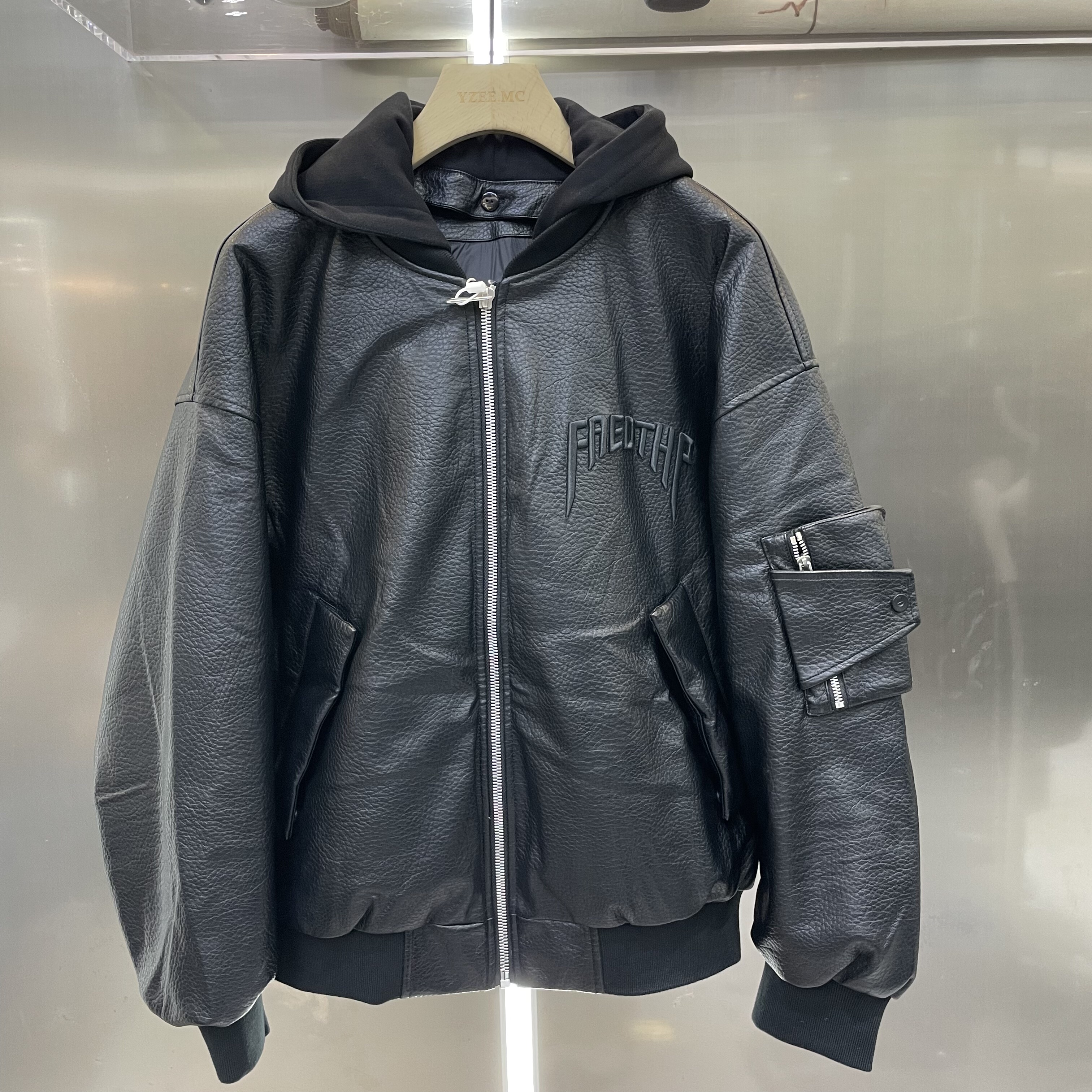 可脱卸连帽90绒PU皮羽绒服男冬季字母刺绣棒球服潮牌宽松保暖外套