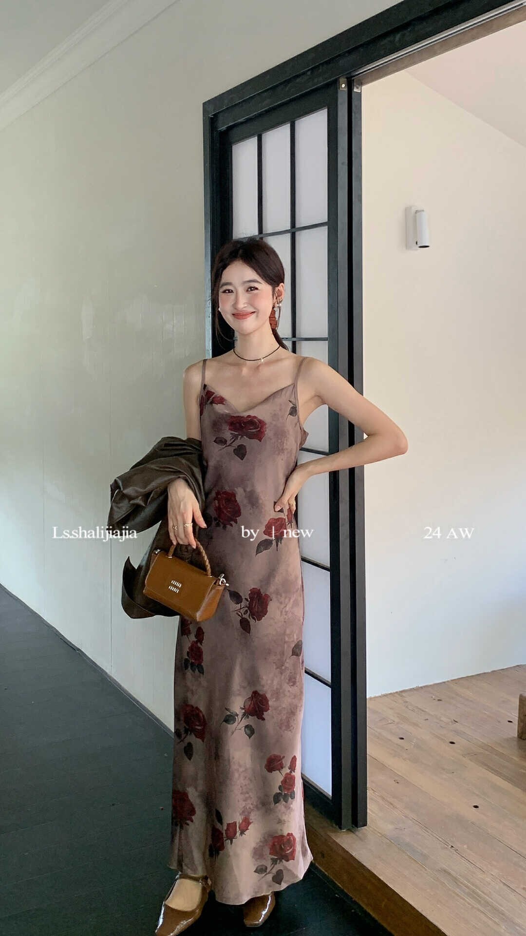 小女人优雅气质荡领碎花缎面吊带连衣裙女高级感修身显瘦百搭长裙