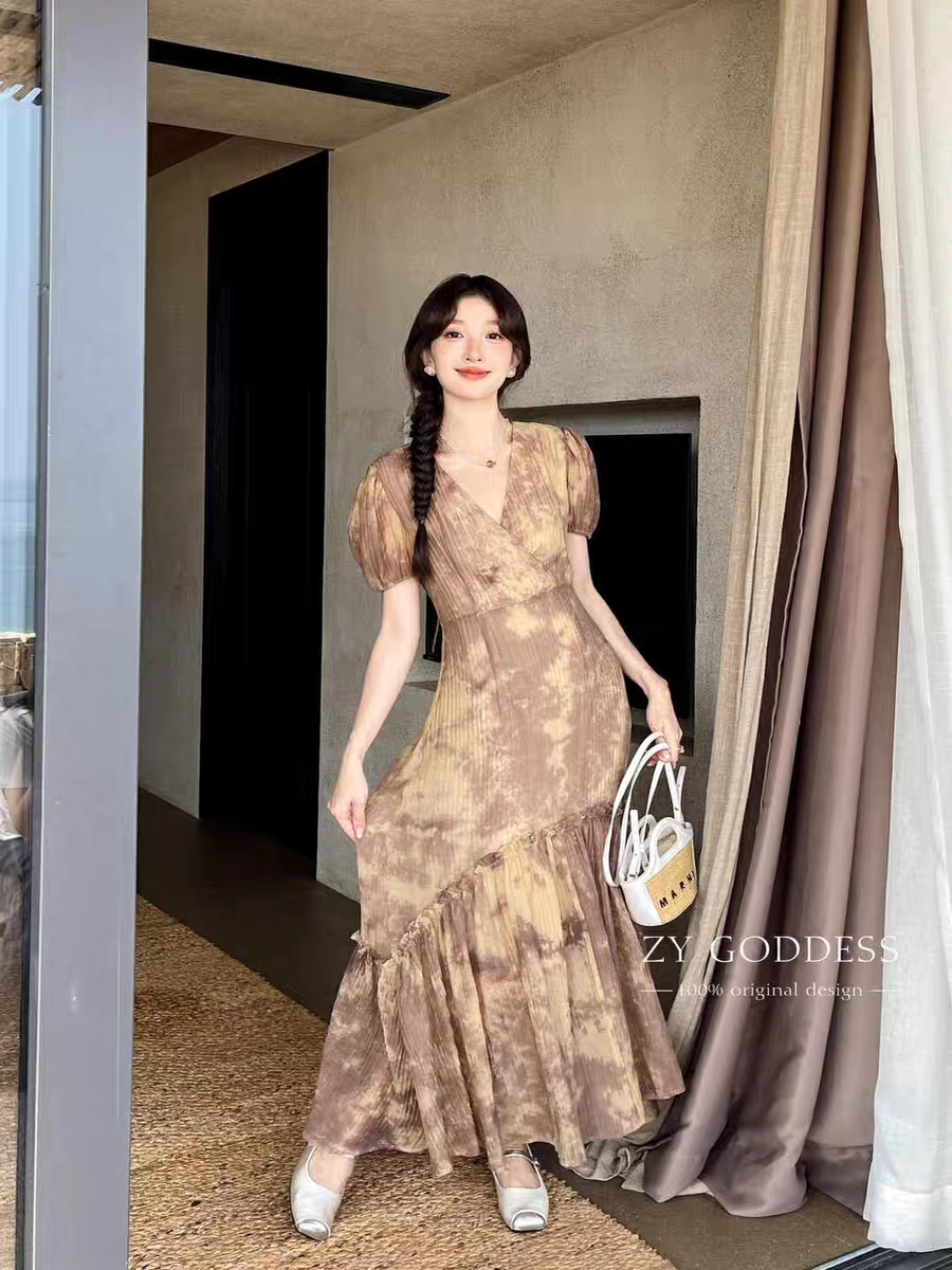 法式复古气质V领晕染鱼尾短袖连衣裙女夏季设计感小众气质长裙子