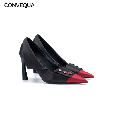 CONVEQUA纽扣拼色尖头细跟高跟鞋