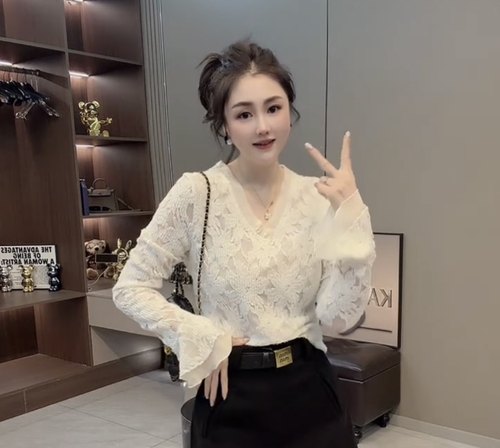 欧洲站2025冬季新款拼接提花喇叭袖v领蕾丝衫女时尚洋气百搭上衣
