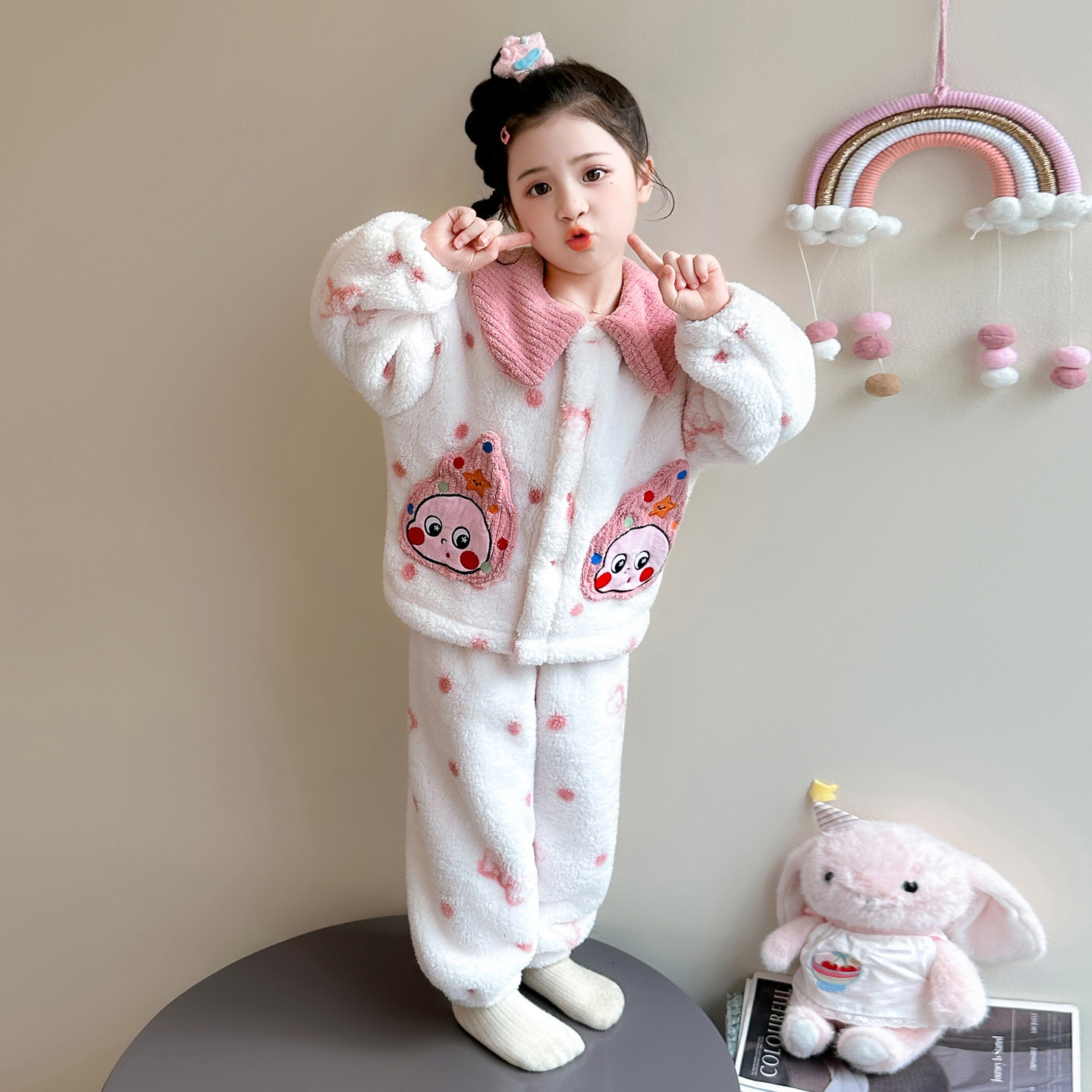 女童珊瑚绒睡衣秋冬季2026新款儿童可爱法兰绒家居服宝宝卡通套装