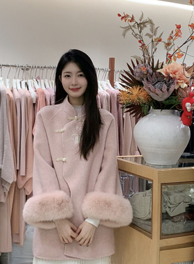 UONE-式清冷柔美羊毛外套(配可拆真狐狸毛袖毛)（含100澳毛）S880