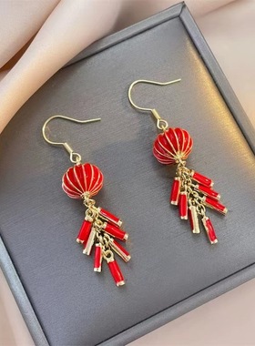 中国风灯笼鞭炮新年耳环2024年红色过年喜庆耳坠设计感长款耳饰女