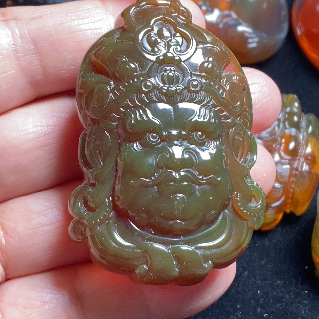 缅甸天然琥珀，绿蜜珀变色龙黄财颈饰