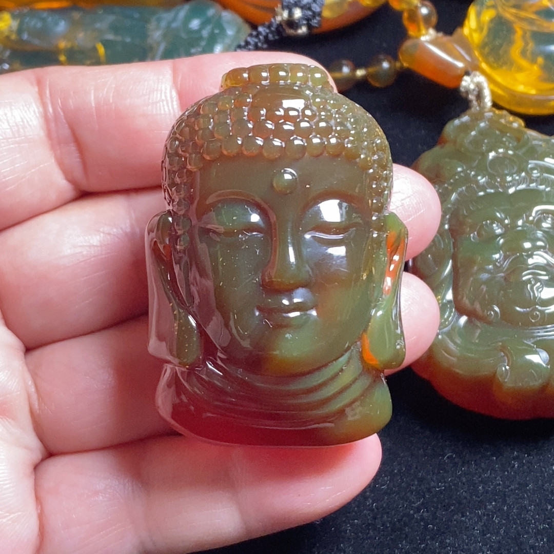 绿蜜变色龙佛头29.7克