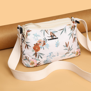 国潮尼龙布小包洋气时尚宽带女包今年流行三层单肩斜跨轻便出门包