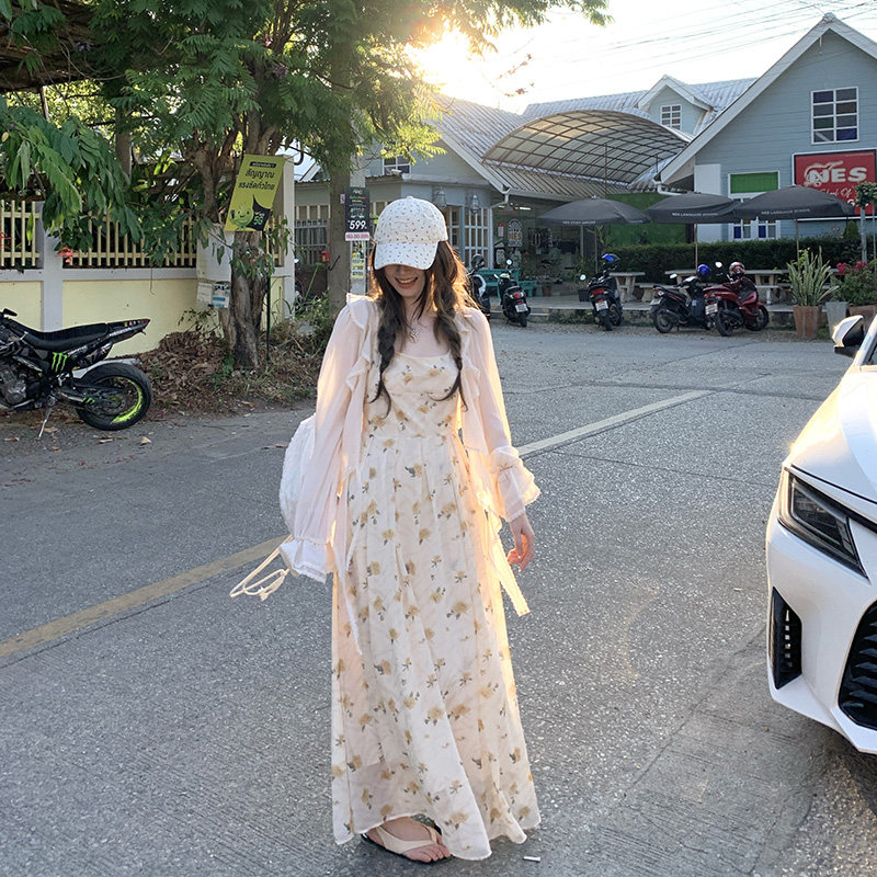 大码胖MM甜美小清新方领碎花吊带连衣裙女显白显瘦旅游度假风长裙