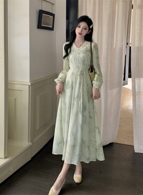 胖mm法式优雅气质碎花长袖连衣裙女秋季新款超仙显瘦V领茶歇长裙