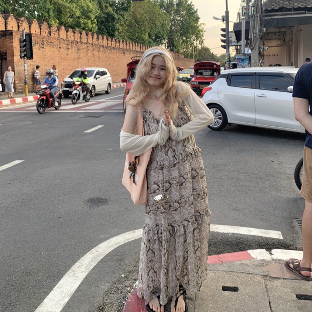 胖mm设计感木耳边水墨印花吊带连衣裙女春夏新款外搭开衫显瘦套装