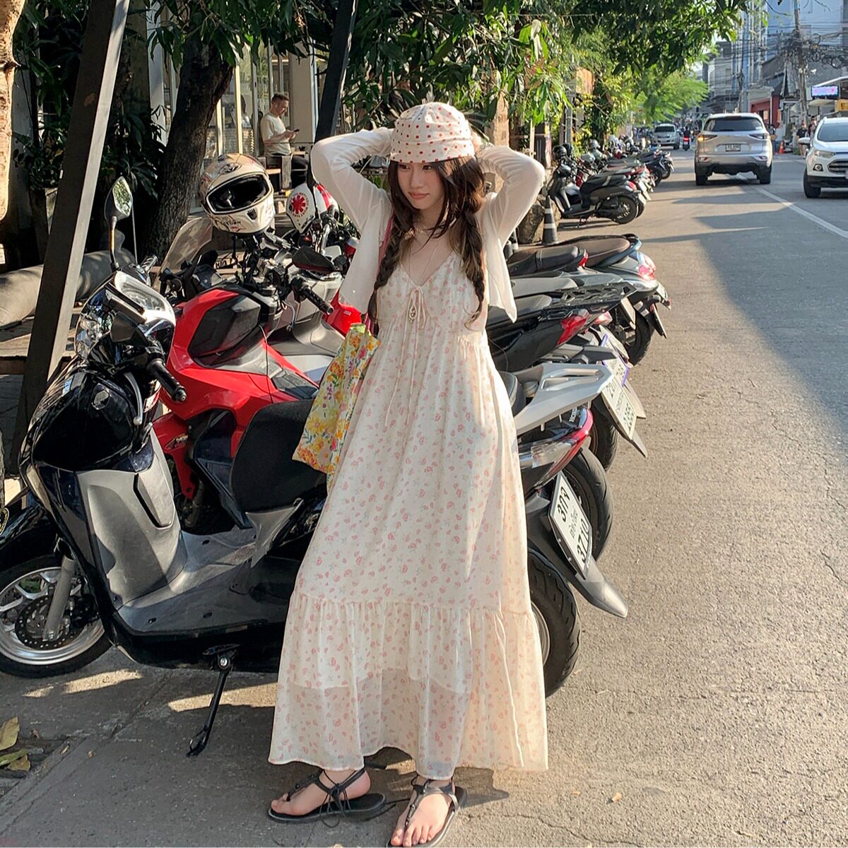 大码胖mm甜美小清新碎花吊带连衣裙女显白显瘦v领温柔风淑女长裙