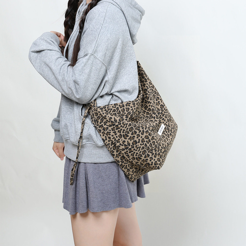sport韩系ins风摩登小豹纹斜挎包小众洋气单肩帆布包碎花格子布袋