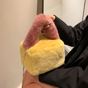 秋冬毛绒包包女小众设计豆腐盒饭形休闲链条斜挎包潮手拎提毛毛包