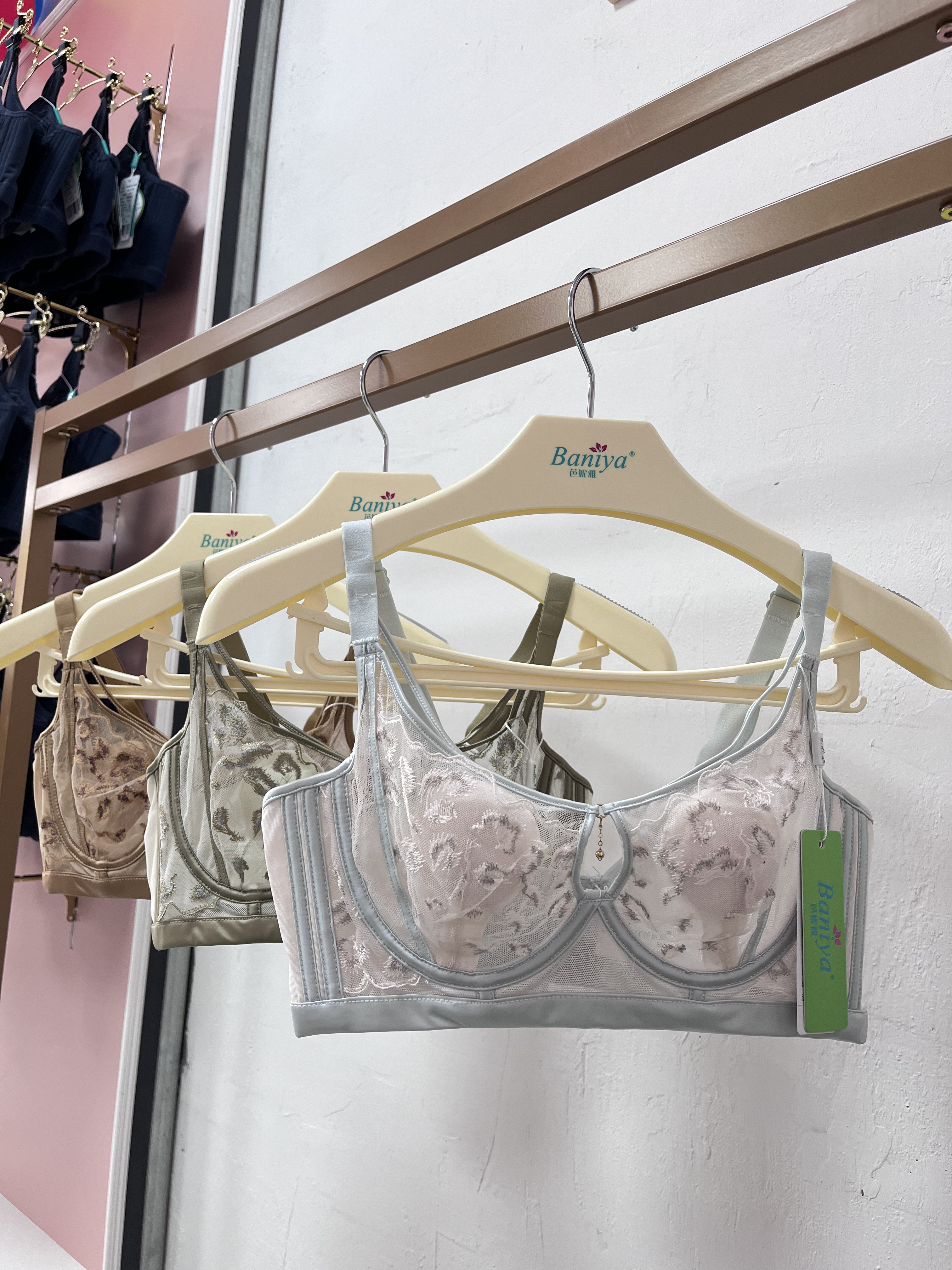 实体店同款性感蕾丝绣花圆点式薄款女士内衣大胸显小收副乳文胸
