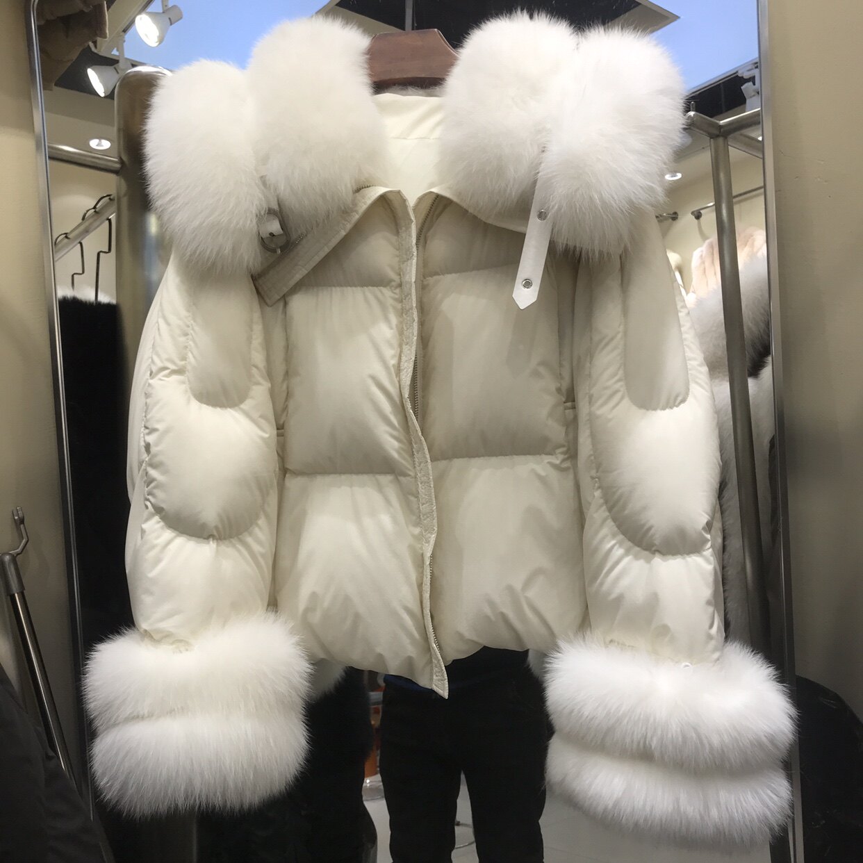 25新款鹅绒羽绒服女袖口毛短款面包服真毛领皮草轻奢韩版时尚女装