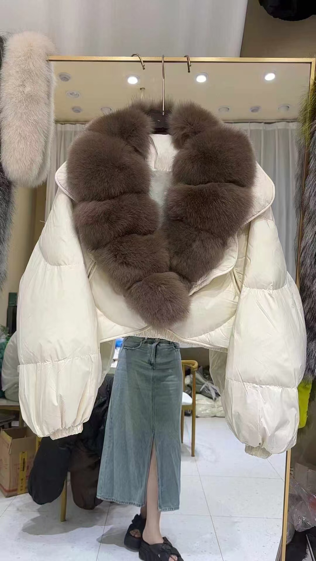 静腾宣定制冬季新款灯笼袖女装大貉子毛领轻奢皮草小众羽绒服外套