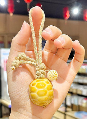 象牙果雕刻挂件碳烤香菇包文玩手