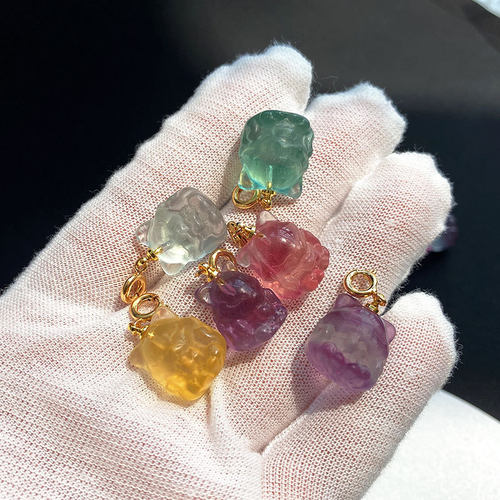 晶尧天然彩萤石九尾狐狸立体雕刻