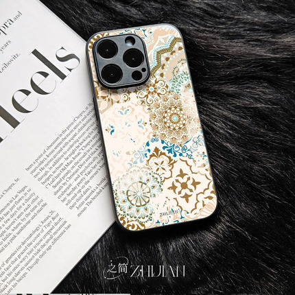 之简ZHIJIAN《繁复花纹》玻璃亮面磨砂手机壳新款小众不撞壳适用苹果17promaxIQOOZ9X荣耀畅玩70PLUS小米17PR